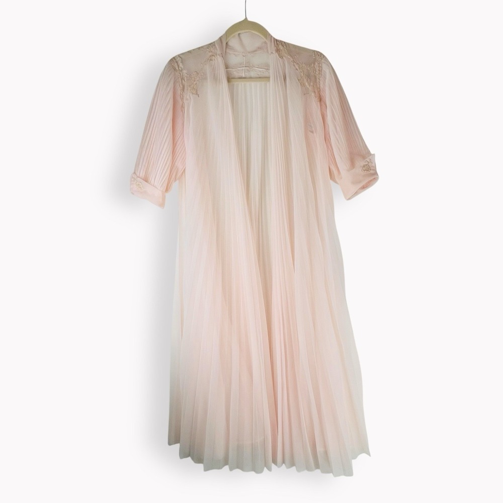 Vintage Vanity Fair Pink Sheer Nylon Tricot Accordion Pleated Peignoir Robe 34